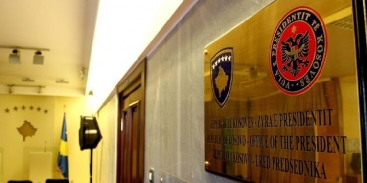 Pas thirrjeve të Vuçiç për "përgatitje për luftë", reagon Presidenti i Kosovës.