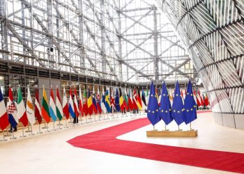 Pas vendosjes së sanksioneve nga Trump për kompanitë ruse të naftës, BE miraton pakon e 19-të të sanksioneve kundër Rusisë.