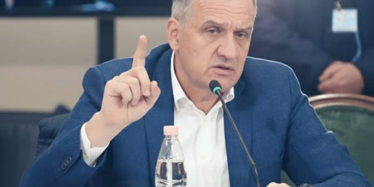 “Pavarësi pa llogaridhënie?” Ish-ministri Beqaj dërgon letër të hapur: Arsyet e dështimit të raportimeve vjetore të institucioneve të drejtësisë në Kuvend.