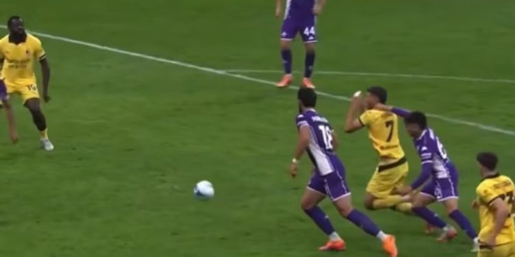 Penalltia e dhënë në minutat e fundit për Milanin shkakton polemika te Fiorentina: “Nuk pati asnjë kontakt.”