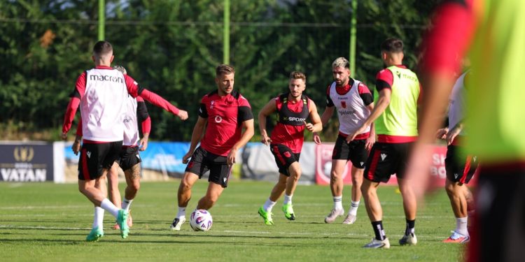 Përgatitjet për përballjen e “finales” me Serbinë, Sylvinho thërret ish-futbollistin e Skënderbeut dhe Ballkanit si pasues të Pajazitit.