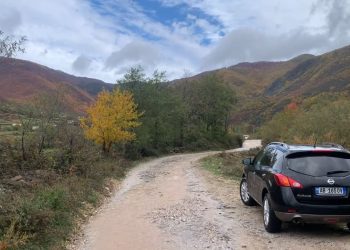 Përmbytje për shkak të reshjeve të shiut në Bulqizë, rruga në "Zallin e Thatë" e bllokuar, fshatrat Kokërdhak dhe Koçaj përballen me bllokim prej orësh.