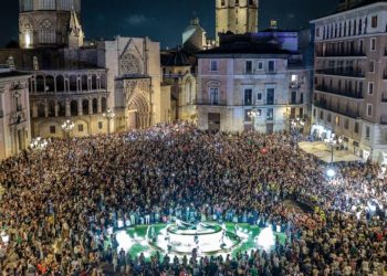 Përmbytjet në Spanjë shkaktuan vdekjen e 229 individëve, qytetarët protestojnë: Alarmet u aktivizuan me vonesë, fajtor...