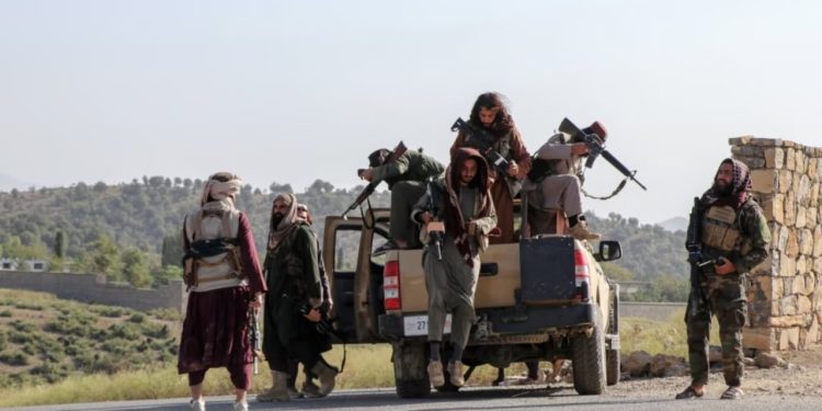 Përplasja e dhunshme midis forcave afgane dhe atyre pakistaneze rezulton në më shumë se 12 viktima dhe mbi 100 të plagosur në zonën kufitare.