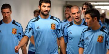 Përplasjet në ‘El Clasico’: Albiol rikujton konflikte në Spanjë gjatë periudhës Mourinho, ku lojtarët e Realit dhe Barcelonës nuk komunikonin ndërmjet tyre.