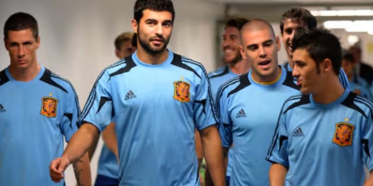 Përplasjet në ‘El Clasico’: Albiol rikujton konflikte në Spanjë gjatë periudhës Mourinho, ku lojtarët e Realit dhe Barcelonës nuk komunikonin ndërmjet tyre.