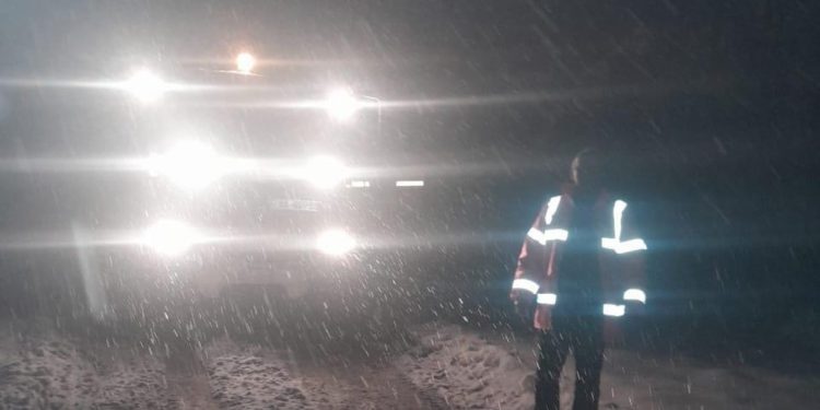 Personat që kërkuan ndihmë pas bllokimit nga dëbora në Bjeshkën e Javorrit, u gjetën nga shërbimet përkatëse.