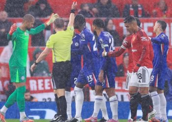 Pesë kartonë të kuq në pesë ndeshje radhazi, Chelsea humb durimin/ Lojtarët fillojnë të gjobisin mes vete.