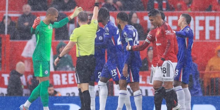 Pesë kartonë të kuq në pesë ndeshje radhazi, Chelsea humb durimin/ Lojtarët fillojnë të gjobisin mes vete.