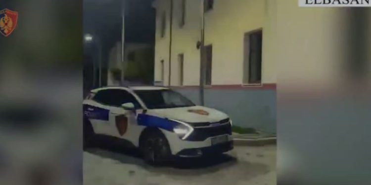 Plagosje me thikë në Elbasan, arrestohet 33-vjeçari me histori kriminale.