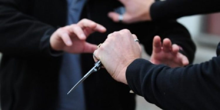 Plagosje me thikë në Fier, arrestohet 38-vjeçari; informacione mbi gjendjen shëndetësore të të lënduarit