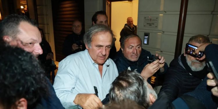 Platini: Drejtësia sportive? Është një mafie zvicerane ku gjykatat sportive shërbejnë si forca ekzekutive e organeve vendimmarrëse të FIFA-s.