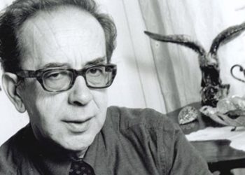 Pllakë përkujtimore në Paris për nder të Ismail Kadaresë, kolosit të letrave shqipe, vendosur në qendër të qytetit.