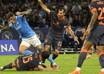 Polemika në Napoli–Inter: Penalltia e De Bruyne shkakton debate, ndeshja pezullohet për katër minuta