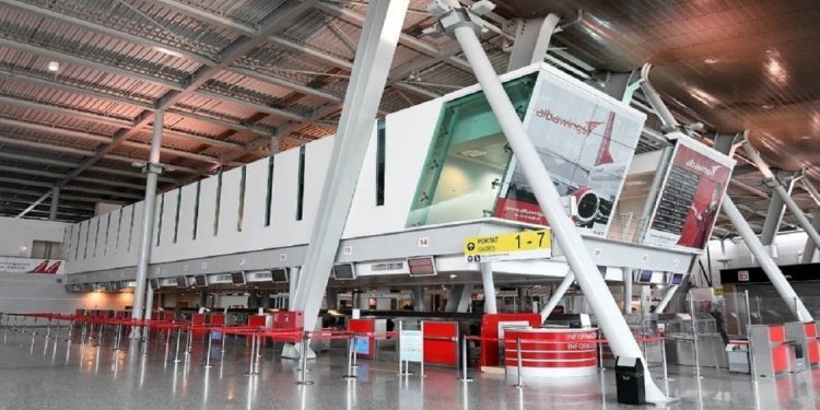 Policia Kufitare e Rinasit konfiskon mbi 22 mijë euro dhe 6 dokumente të falsifikuara, 6 persona nën hetim.