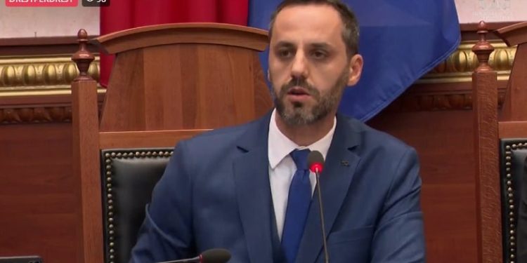 “Politika e vrasjes”/ Ministri i Drejtësisë drejtohet ndaj opozitës: Keni barrë për gjuhën denigruese ndaj sistemit të drejtësisë, turp t’ju vijë.