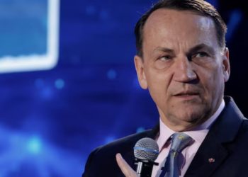 Polonia ia drejton një paralajmërim Putinit: Mos e shkel hapësirën tonë ajrore për takimin me Trumpin, do të zbatojmë urdhër-arrestin ndërkombëtar.