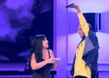 “Portokalli” satirizon aktualitetin sot, princi i Tik Tok-ut do t'ju bëjë të qeshni. 

Programi më i njohur i humorit në historinë e skenave dhe televizioneve shqiptare, kthehet me sezonin e 44-të, duke sjellë përvojë, energji dhe freski për të garantuar një sukses të jashtëzakonshëm.