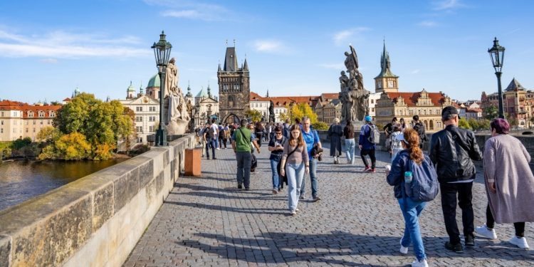 Praga ndalon përdorimin e skuterëve elektrikë, me qëllim krijimin e rrugëve më të sigurta për këmbësorët.