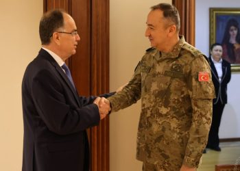Presidenti Begaj takohet me komandantin e KFOR, rikthehet angazhimi dhe mbështetje nga Shqipëria për misionin e NATO-s.