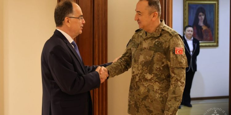 Presidenti Begaj takohet me komandantin e KFOR, rikthehet angazhimi dhe mbështetje nga Shqipëria për misionin e NATO-s.