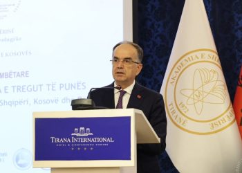 Presidenti Begaj thekson rrezikun e krizës demografike: Ndryshimeve të pritshme u kanoset siguria, struktura familjare dhe mirëqenia sociale.