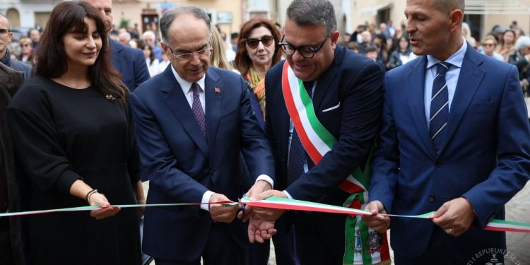 Presidenti Begaj viziton komunat arbëreshe në Krahinën e Molises, duke nderuar Skënderbeun në Ururi dhe duke zhvilluar homazhe për Ibrahim Kodrën në Montecilfone.