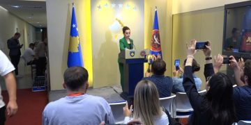 Presidentja Osmani zhvillon takim me partitë: Formimi i qeverisë së re në Kosovë pritet brenda 10 ditëve.