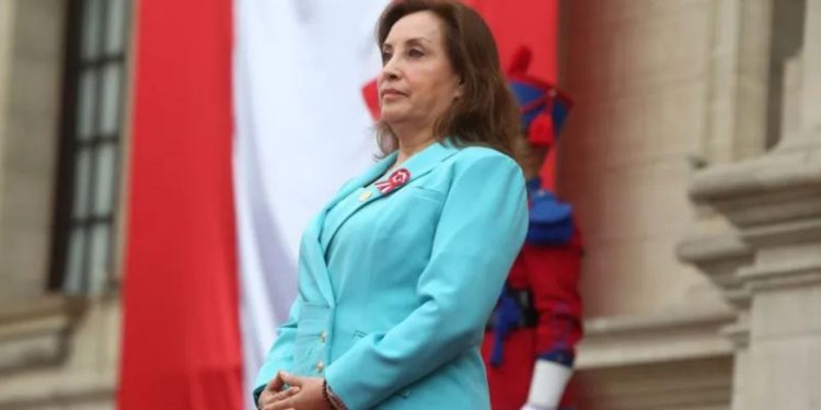 Presidentja e Perusë, e përfshirë në skandale dhe hetime të vazhdueshme për korrupsion, është shkarkuar nga Kongresi pas tre vitesh në krye të qeverisë.