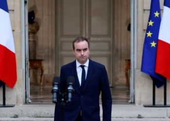Pritja e gjatë në Parisin zyrtar: A do të parandalojë Macron dorëheqjen me një kabinet të ri socialiste?
