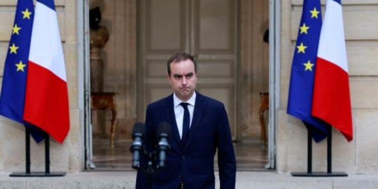 Pritja e gjatë në Parisin zyrtar: A do të parandalojë Macron dorëheqjen me një kabinet të ri socialiste?