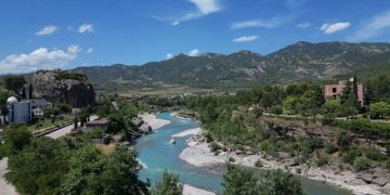 Projekti pilot për ruajtjen e ambientit, ekspertët sugjerojnë që arsimimi të fillojë në shkolla.