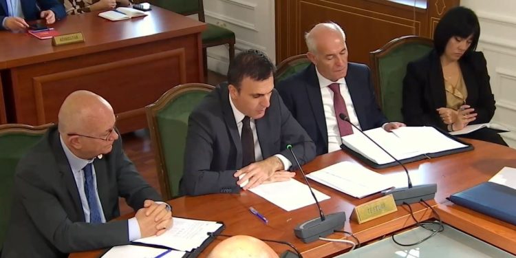 Prokurori i përgjithshëm paraqet raportin për kriminalitetin në Kuvend: 2159 individë të përgjuar në 2024, prej të cilëve 933 me lejen e gjykatës.