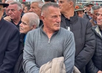 Protesta në mbështetje të ish-luftëtarëve të UÇK-së, e pranishme edhe babai i Granit dhe Taulant Xhakës