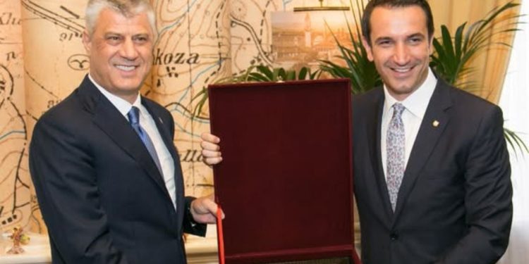 Protestë në mbështetje të UÇK-së në Tiranë, Veliaj: Të gjithë në sheshin Skënderbej për mikun tim dhe të Tiranës.