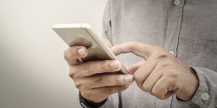 Punonjësi i bazës ushtarake amerikane dënohet për shpërndarje të informacioneve të klasifikuara në një platformë takimesh.