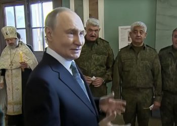 Putin kremton 73-vjetorin e lindjes dhe viziton varrezat e carëve në Shën Petersburg.