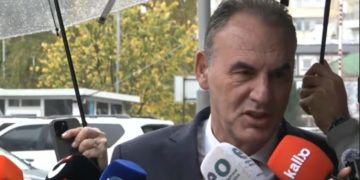 Qëndrimet tona janë të njohura" – Kryetari i Nismës, Fatmir Limaj, deklaron para seancës së jashtëzakonshme: "Nuk kam biseduar me Kurtin