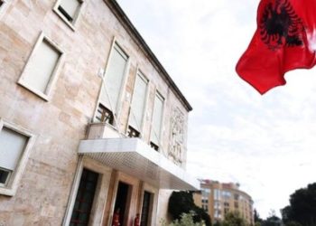 Qeveria emëron katër zëvendësministra të rinj dhe shkarkon tre të tjerë (EMRAT)