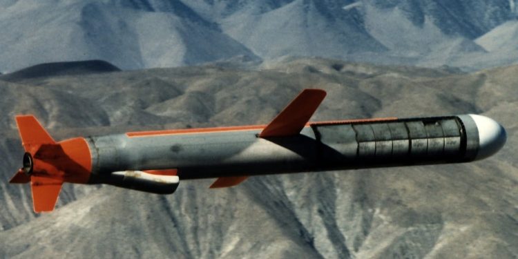 Raketat Tomahawk: Veprimi dhe karakteristikat, mbi 2000 objekte ruse në rrezik