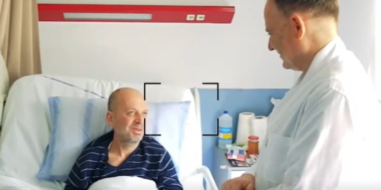 “Rama: Pacienti 51-vjeçar fiton shikimin pas heqjes së masës tumorale, një histori suksesi në mjekësinë shqiptare”