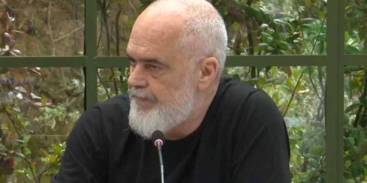 Rama këtë herë kritikoi kryebashkiakët në lidhje me Paketën e Maleve, duke identifikuar përfaqësuesit e PS që ra në shënjestër.