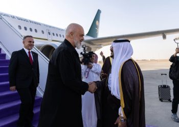 Rama në Riad për të diskutuar platformën e investimeve globale, pritet nga Princi i Arabisë Saudite.