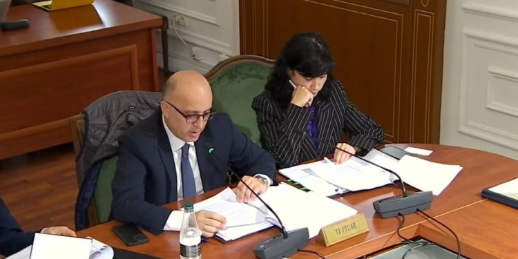 Raporti mbi stokun e dosjeve në gjykata/ Kryetari i ILD paraqet informacione në Komisionin e Ligjeve në Kuvendin e Shqipërisë.