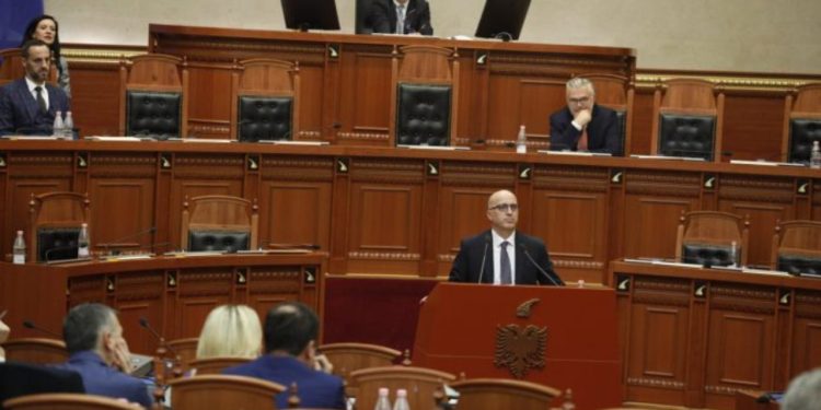 Raportimi i ILD para Parlamentit: Diskutim mbi “fyerjen e gjyqtarëve”, “grumbullimin e dosjeve” dhe “procesin e vettingut”