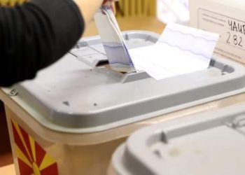 Raundi i parë i zgjedhjeve në Maqedoninë e Veriut: VMRO-DPMNE në krye në 53 komuna, VLEN në 9. Renditja e partive të tjera.