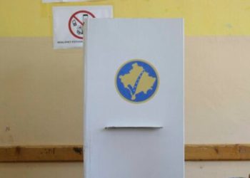 Raundi i parë i zgjedhjeve sjell rezultate: Kurti dhe PDK shpallen fitues në 3 komuna secila, LDK arrin të fitojë në 2 komuna dhe është në avantazh në 6 të tjera, ndërsa AAK merr 1 komunë dhe prin në 4 të tjera.