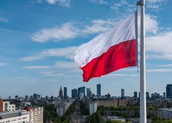 Reforma e re fiskale në Poloni, taksë zero për prindërit me të paktën dy fëmijë.
