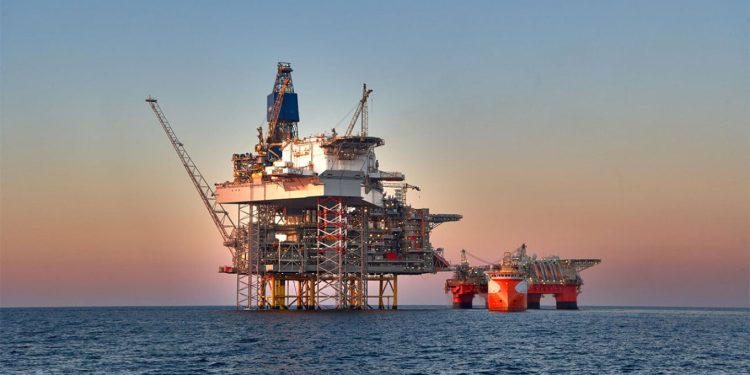 Reuters: Kompanitë publike kineze ndërpresin importin e naftës nga Rusia, çmimet globale të energjisë po rriten.