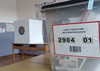 Rezultatet fillestare të KQZ-së në Kosovë: LDK kryeson me 600 vota në Prishtinë, Kurti siguron dy komuna në raundin e parë. PDK shpall fitoren në Suharekë dhe Skenderaj.